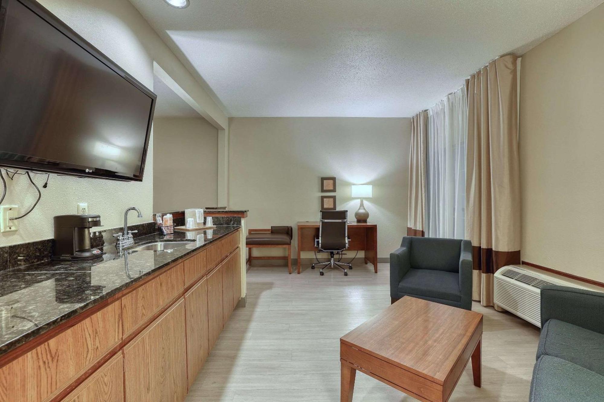 Comfort Suites Appleton Airport מראה חיצוני תמונה